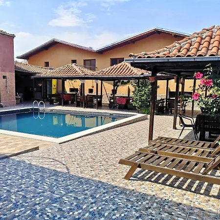 Bali Petrich 3*