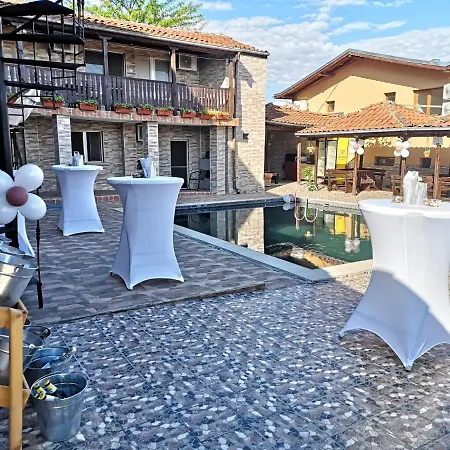 Πανσιόν Bali Petrich